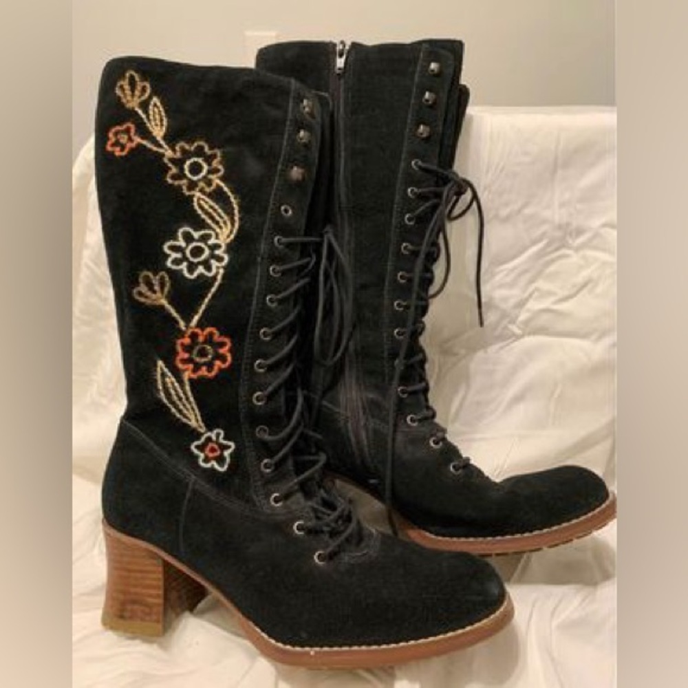 Boho suede ladies sz 6 1/2 boots - NEW